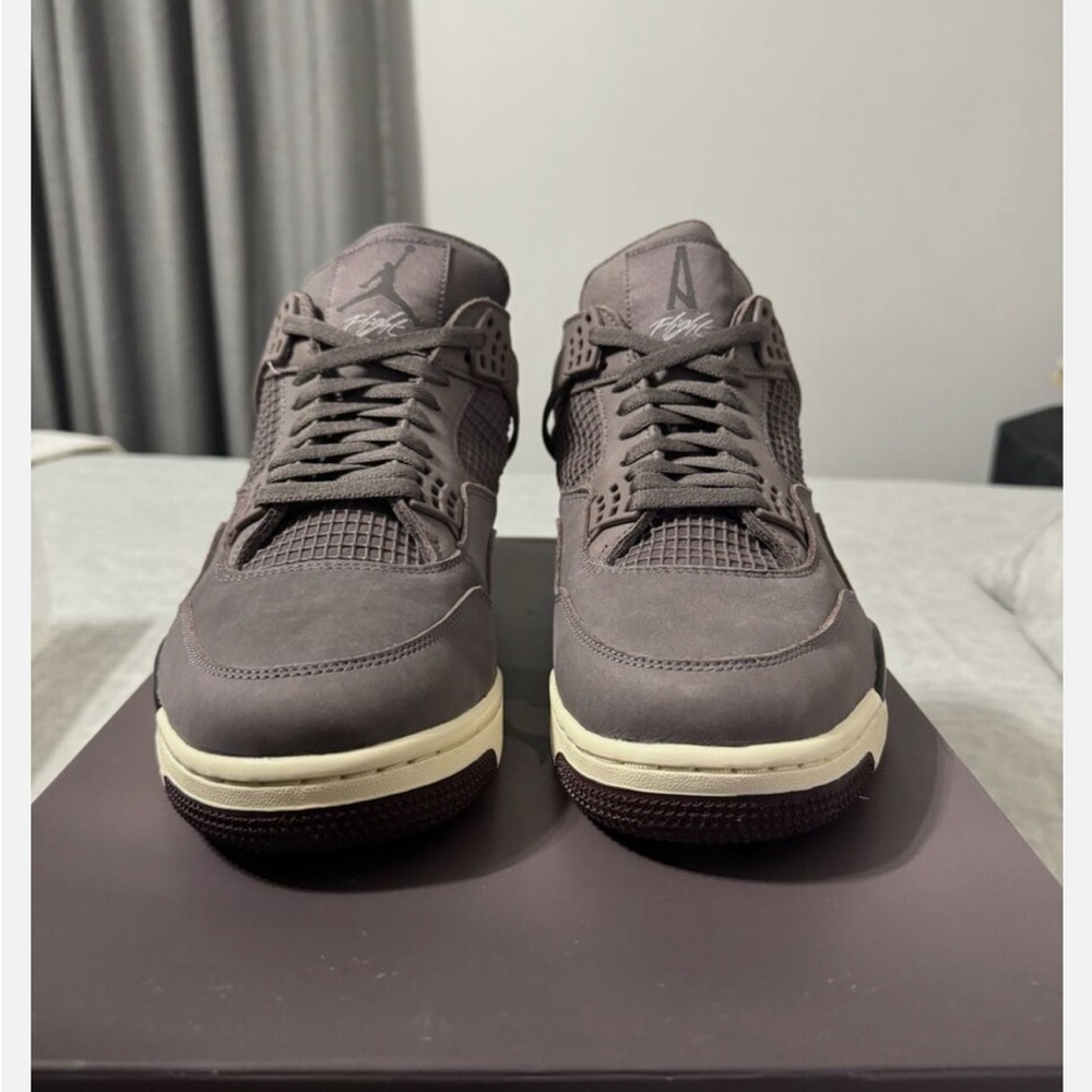 Te A ma maniere x Air Jordan retro 4 “violet ore” size 13
No box 
Like new